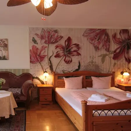 Kreuzerhof Garni Hotel