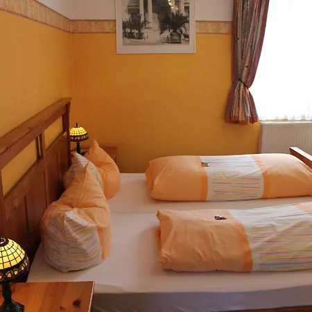 Kreuzerhof Garni Hotel 2*