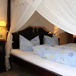 Kreuzerhof Garni Hotell 2*